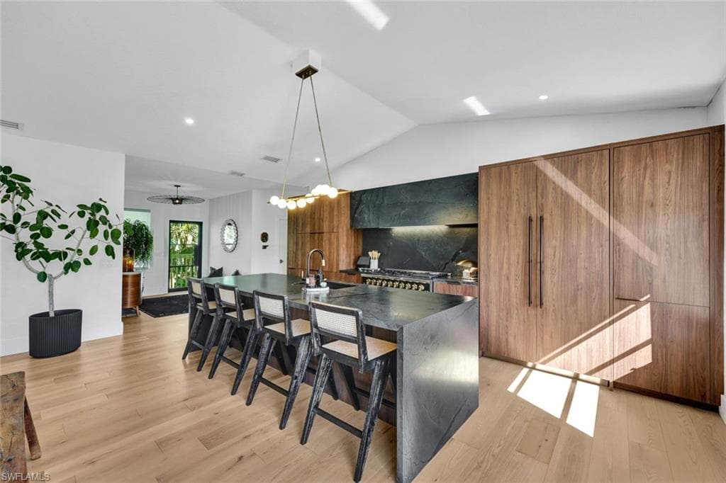 746 Park Ave, Naples, FL 34110-4