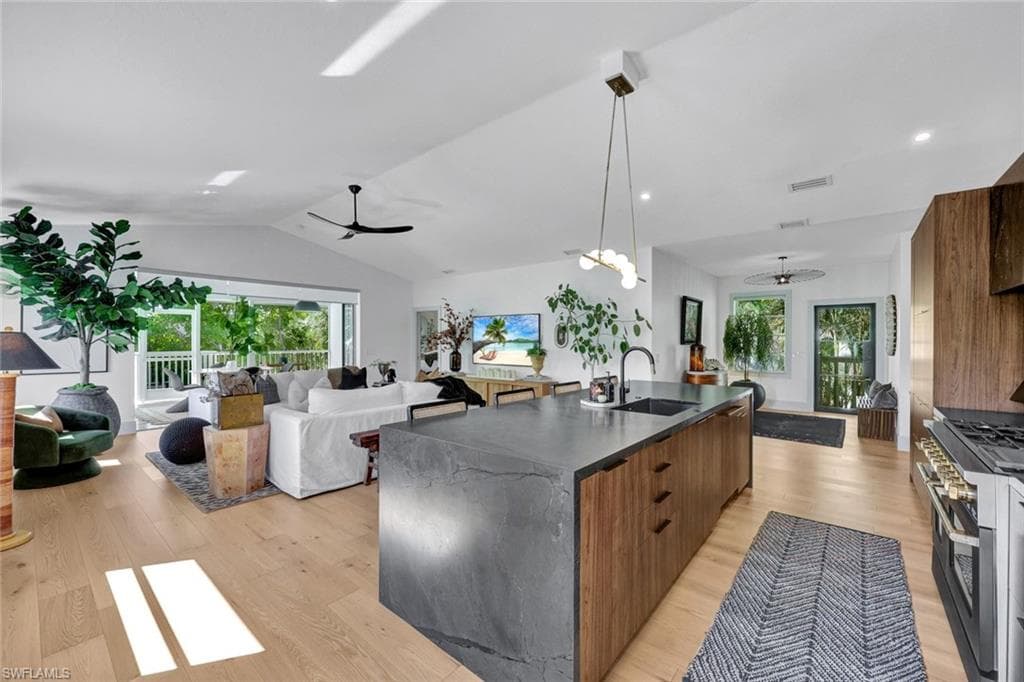 746 Park Ave, Naples, FL 34110-5