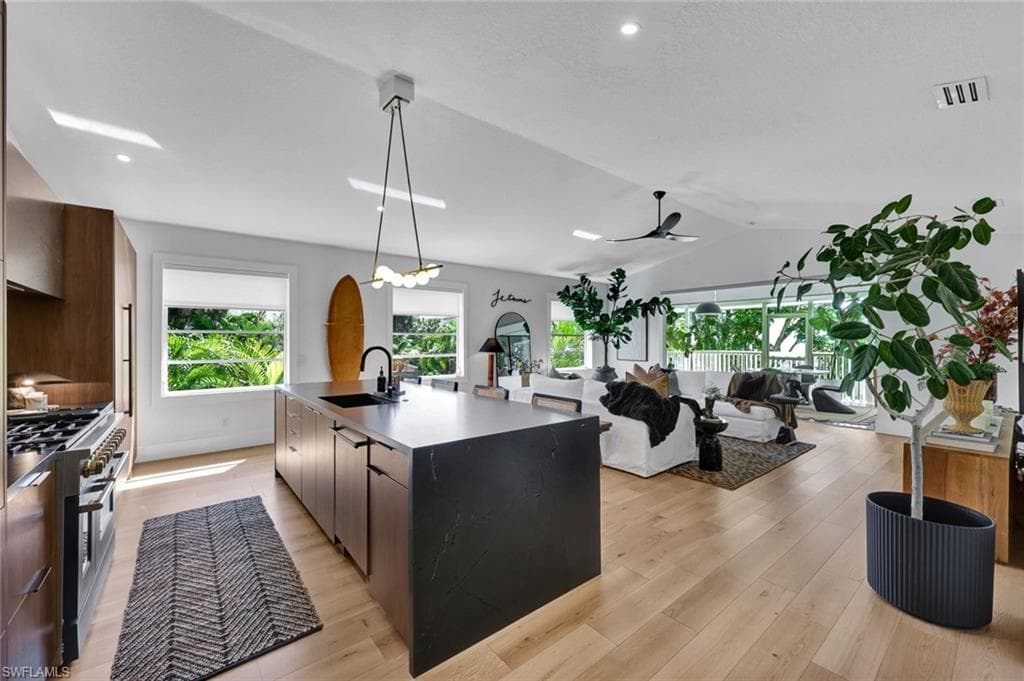 746 Park Ave, Naples, FL 34110-6