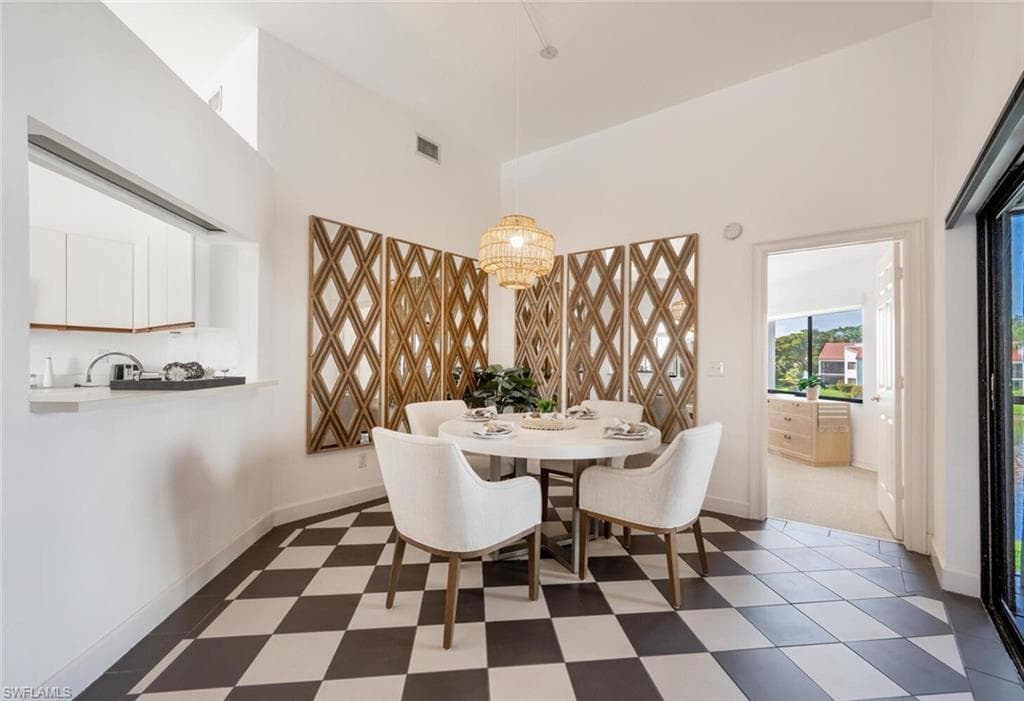 577 Beachwalk Cir R-203, Naples, FL 34108-9