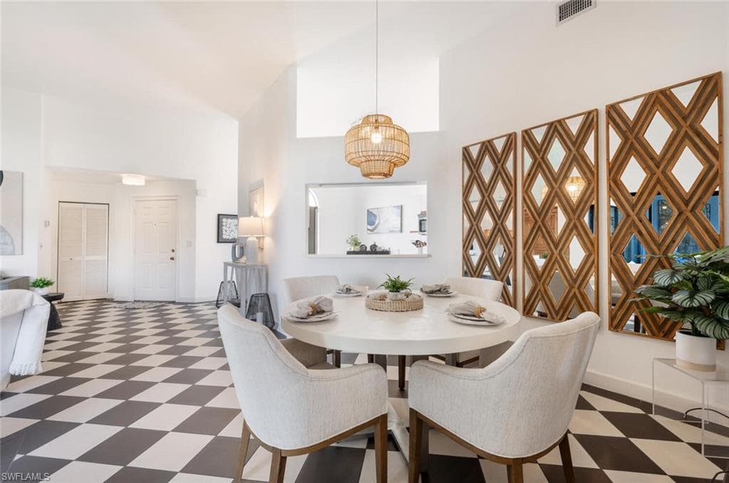 577 Beachwalk Cir R-203, Naples, FL 34108-10