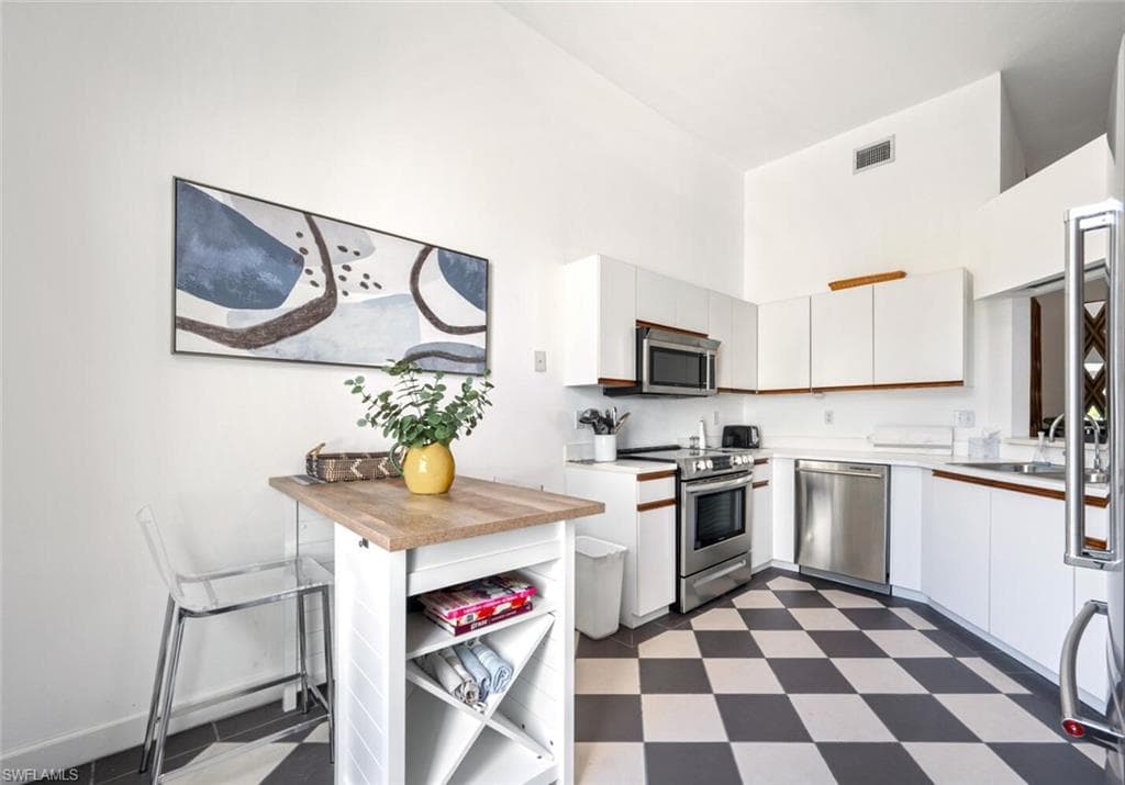 577 Beachwalk Cir R-203, Naples, FL 34108-11