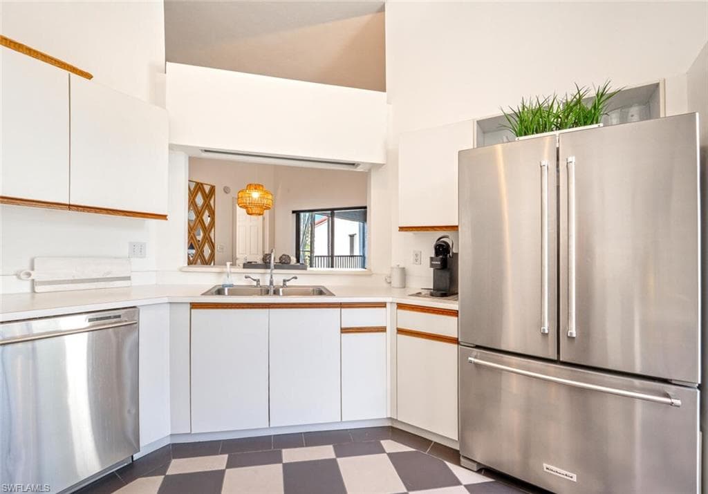 577 Beachwalk Cir R-203, Naples, FL 34108-13
