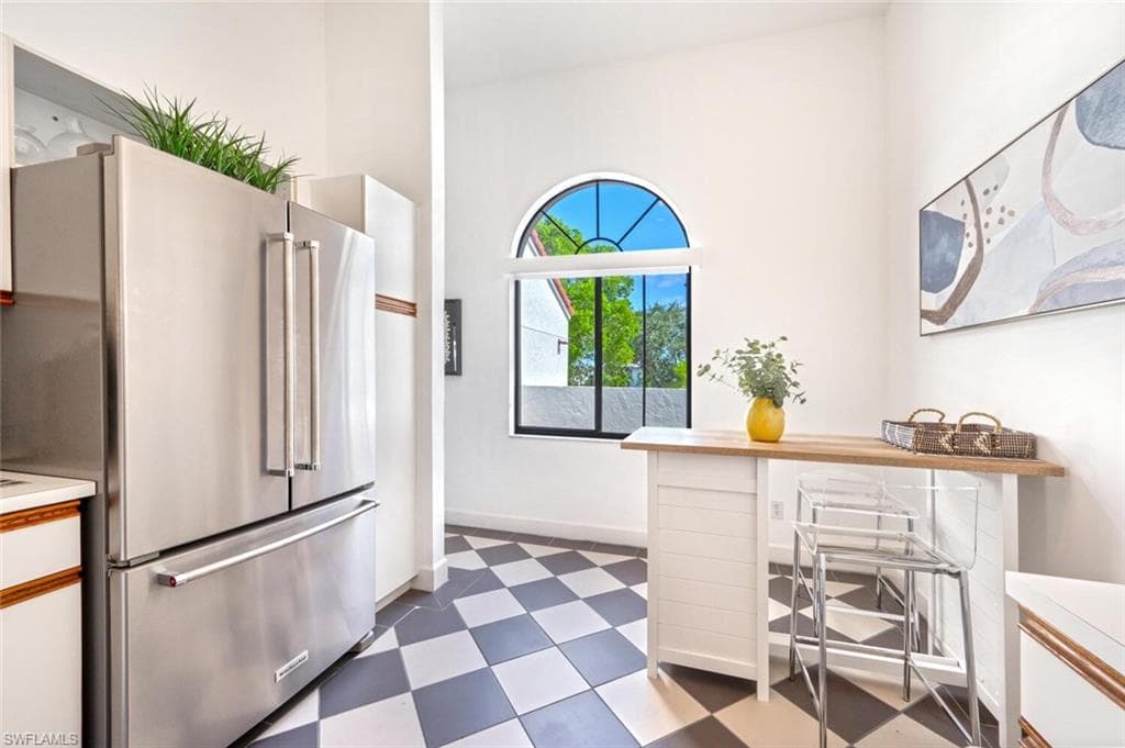 577 Beachwalk Cir R-203, Naples, FL 34108-14