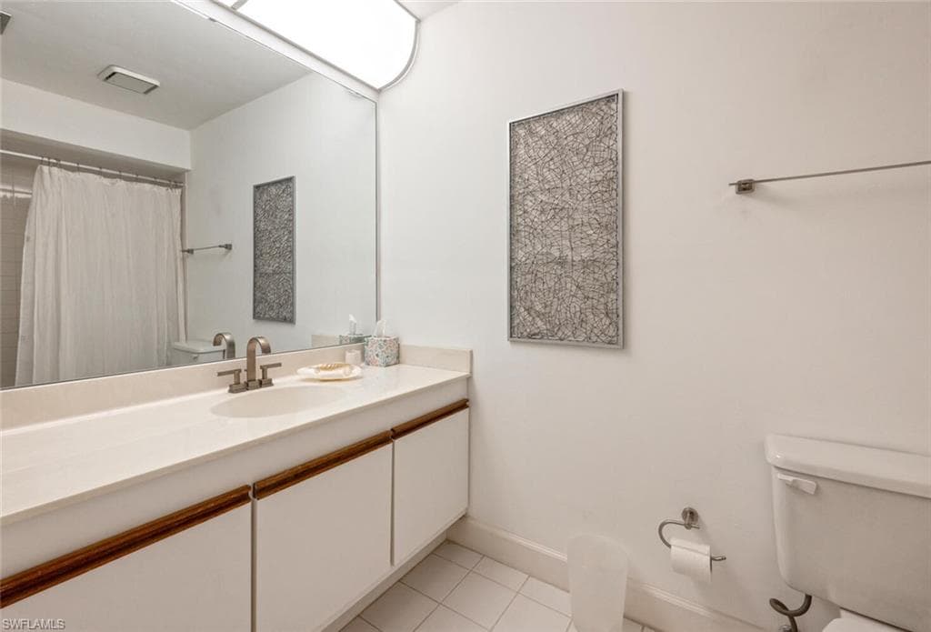 577 Beachwalk Cir R-203, Naples, FL 34108-20