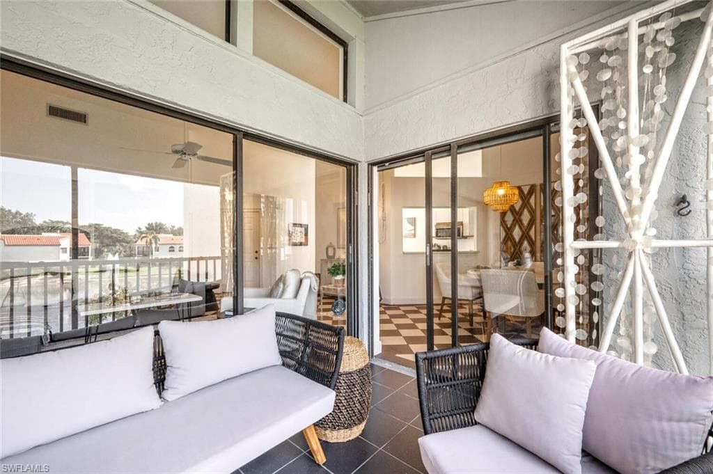577 Beachwalk Cir R-203, Naples, FL 34108-23