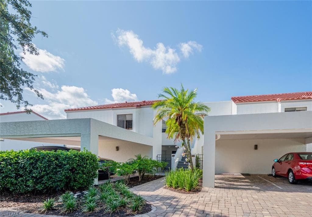 577 Beachwalk Cir R-203, Naples, FL 34108-1