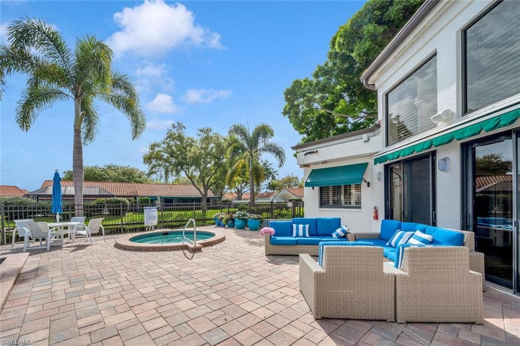577 Beachwalk Cir R-203, Naples, FL 34108-30