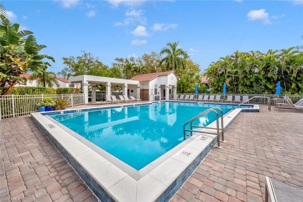 577 Beachwalk Cir R-203, Naples, FL 34108-40