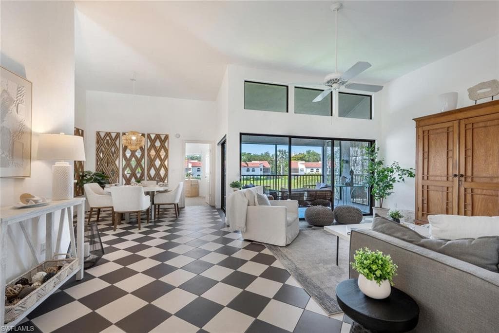 577 Beachwalk Cir R-203, Naples, FL 34108-4