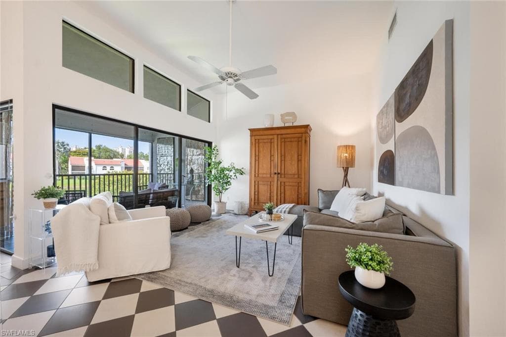 577 Beachwalk Cir R-203, Naples, FL 34108-5