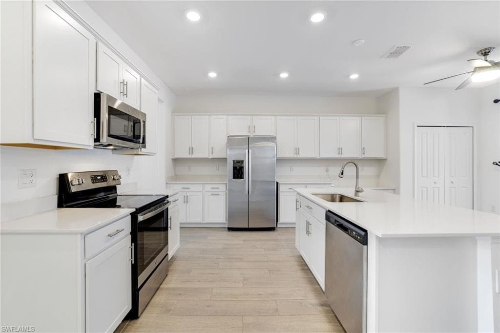 2253 Avocado Ln, Naples, FL 34120-9