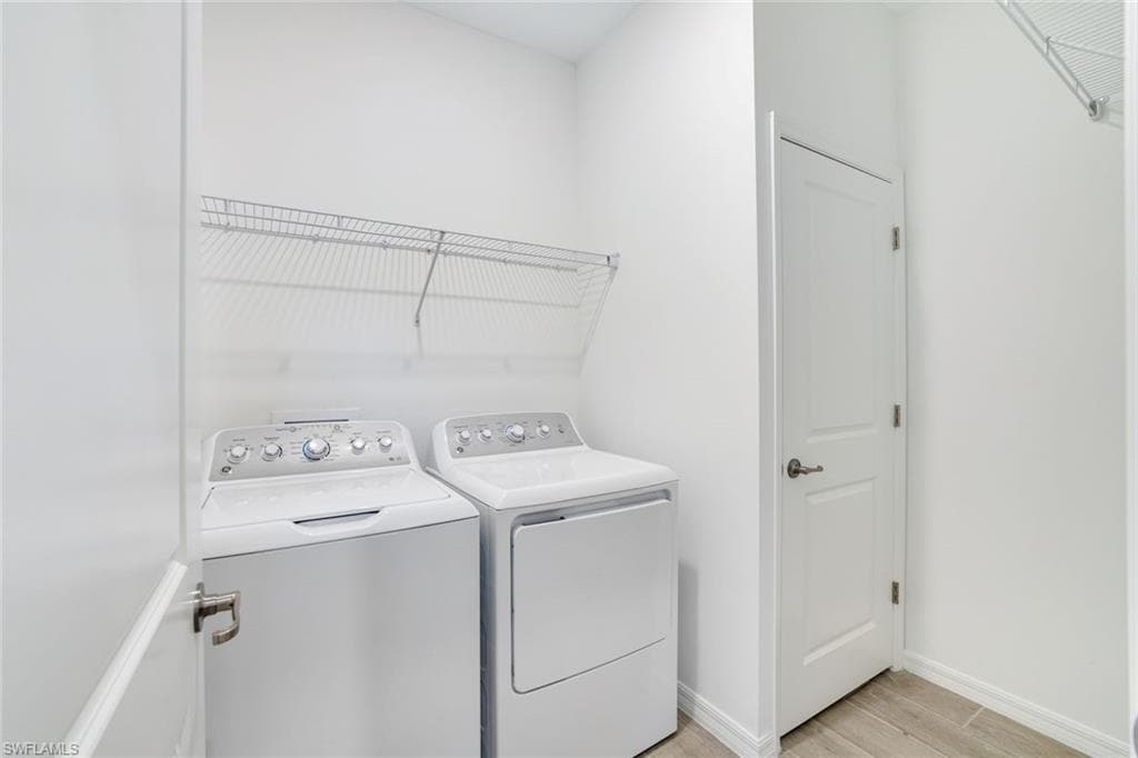 2253 Avocado Ln, Naples, FL 34120-20