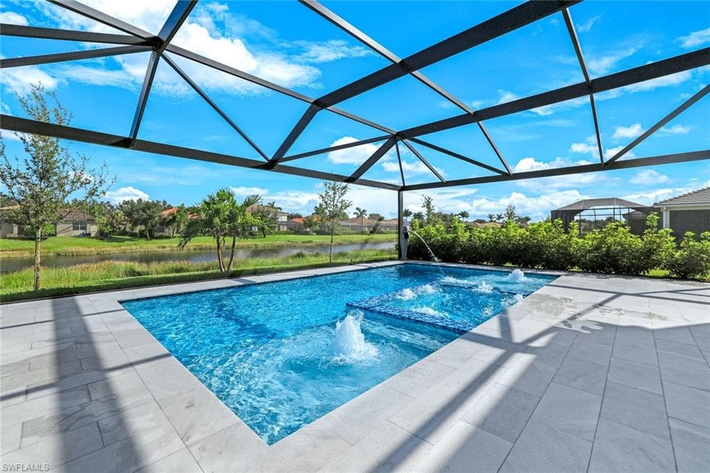 2253 Avocado Ln, Naples, FL 34120-1