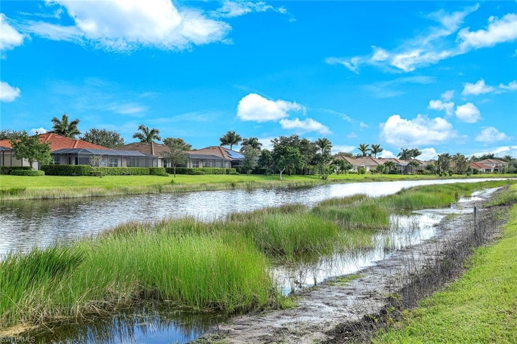 2253 Avocado Ln, Naples, FL 34120-29