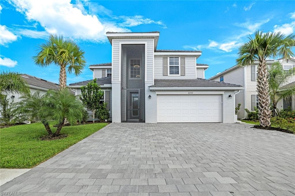 2253 Avocado Ln, Naples, FL 34120-2