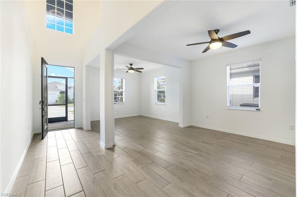 2253 Avocado Ln, Naples, FL 34120-5