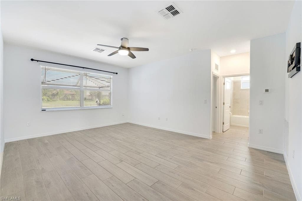 2253 Avocado Ln, Naples, FL 34120-7