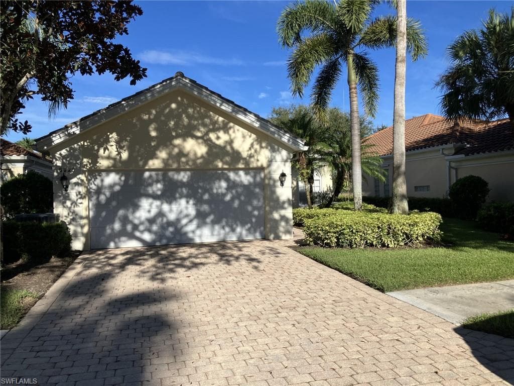 5925 Bermuda Ln, Naples, FL 34119-1