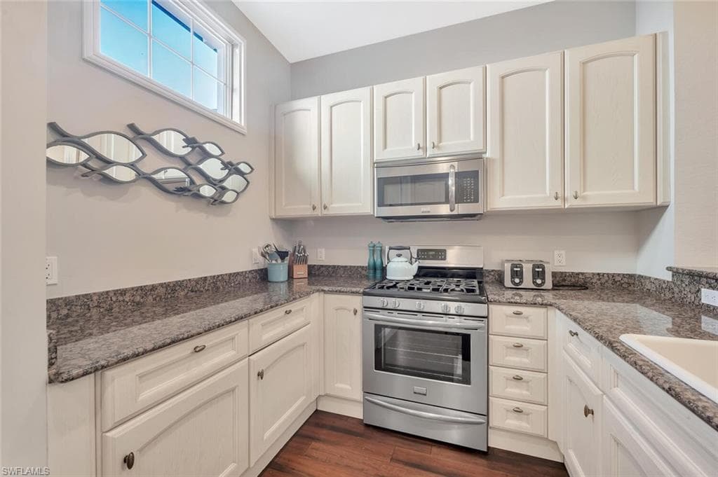 3720 Montreux Ln 203, Naples, FL 34114-10