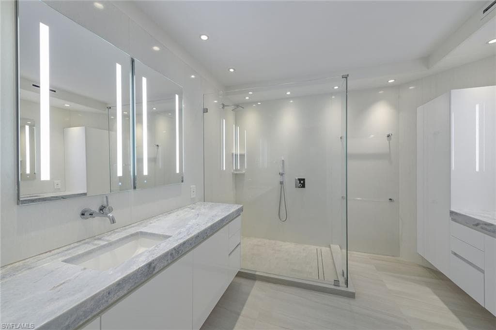 8960 Bay Colony Dr 502, Naples, FL 34108-15