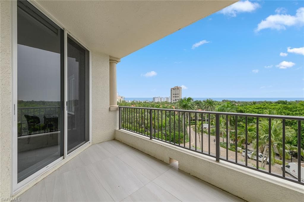 8960 Bay Colony Dr 502, Naples, FL 34108-16