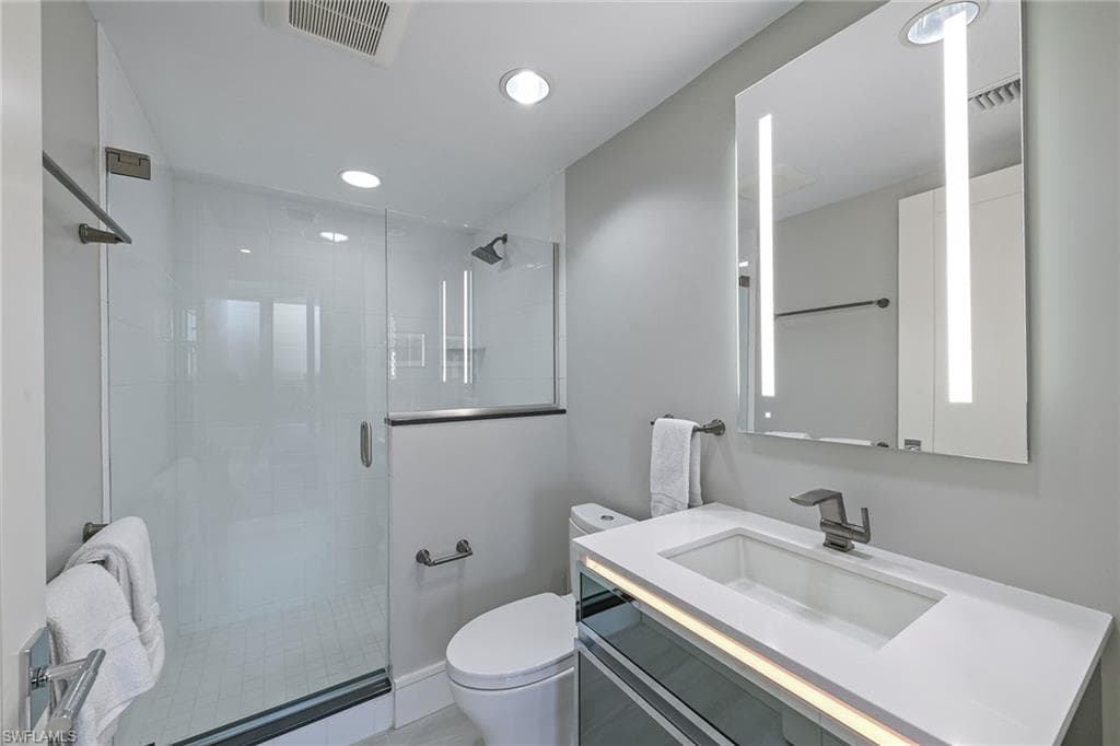 8960 Bay Colony Dr 502, Naples, FL 34108-18