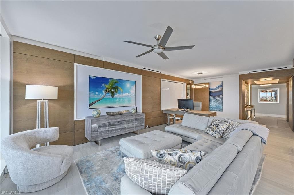 8960 Bay Colony Dr 502, Naples, FL 34108-4