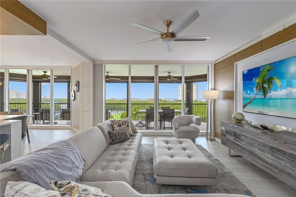 8960 Bay Colony Dr 502, Naples, FL 34108-5