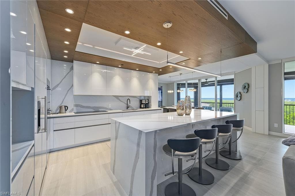 8960 Bay Colony Dr 502, Naples, FL 34108-6