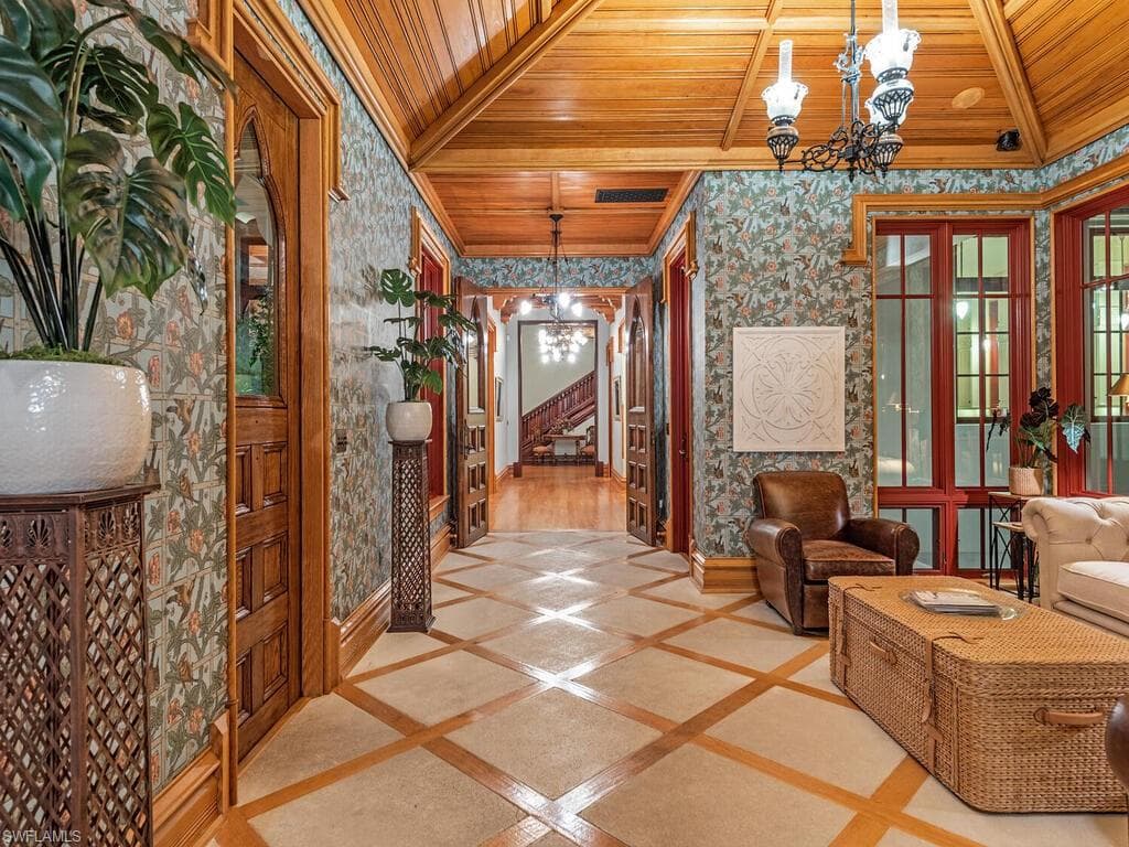 730 21st Ave S, Naples, FL 34102-17