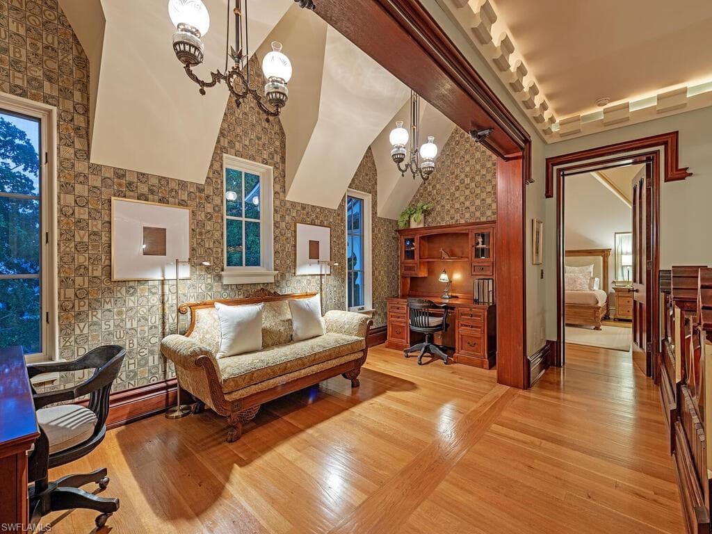 730 21st Ave S, Naples, FL 34102-21