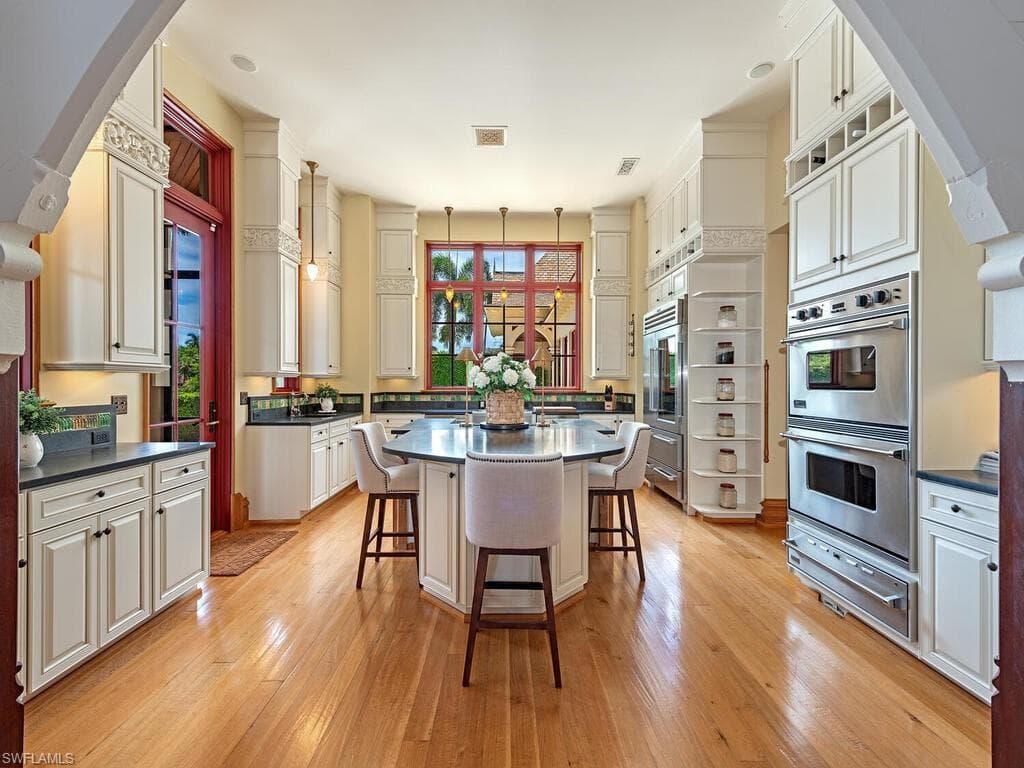 730 21st Ave S, Naples, FL 34102-24