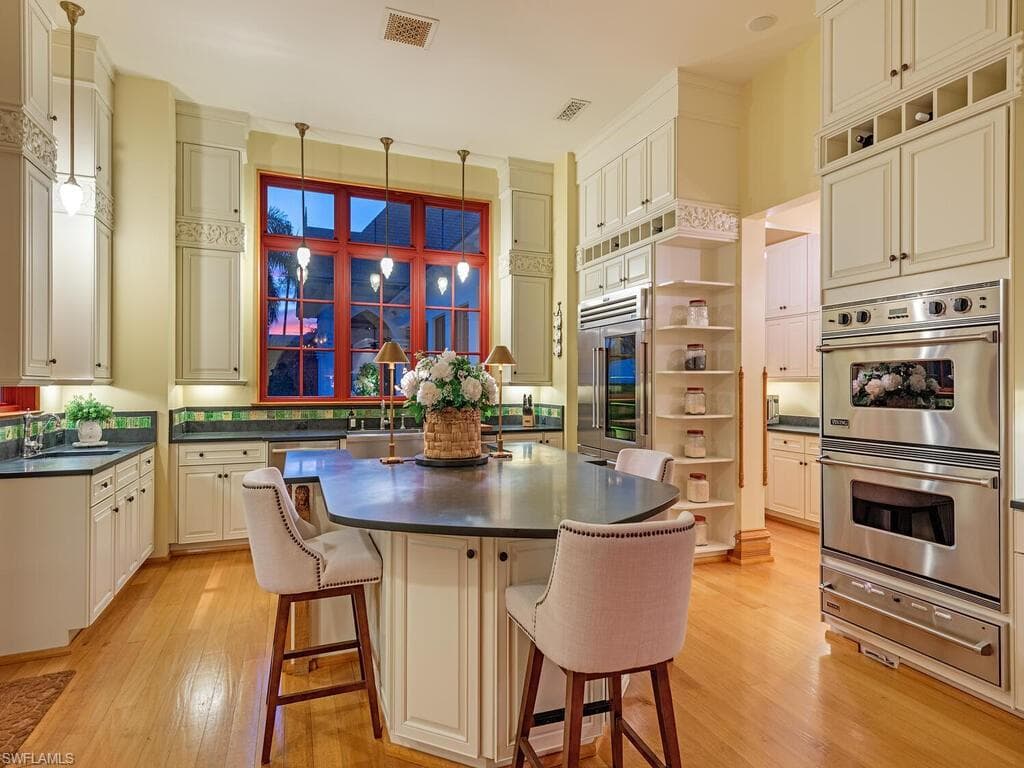 730 21st Ave S, Naples, FL 34102-26