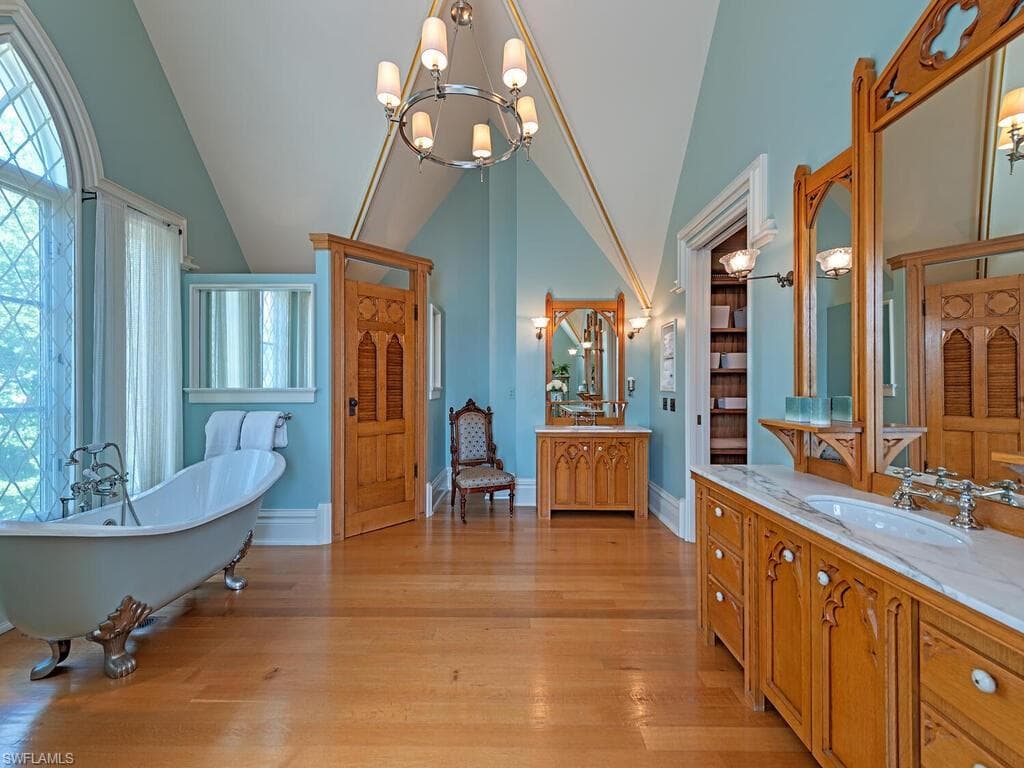 730 21st Ave S, Naples, FL 34102-35