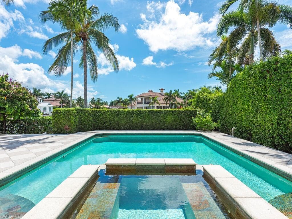 730 21st Ave S, Naples, FL 34102-49