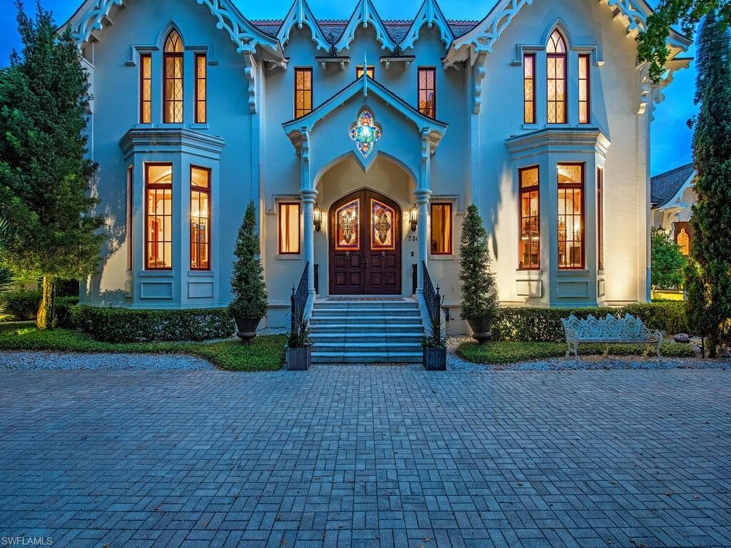 730 21st Ave S, Naples, FL 34102-4