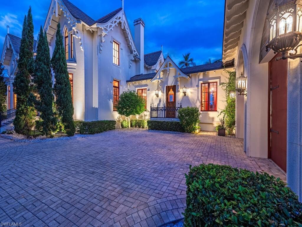 730 21st Ave S, Naples, FL 34102-5