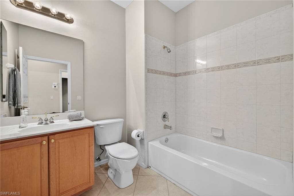 3962 Bishopwood Ct W 201, Naples, FL 34114-23