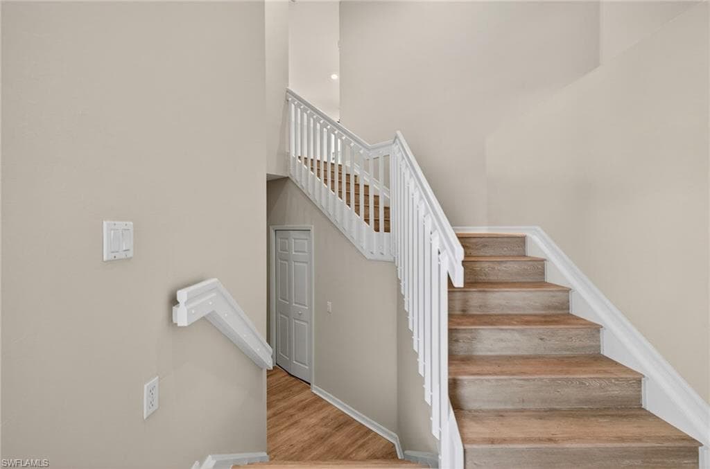 3962 Bishopwood Ct W 201, Naples, FL 34114-3