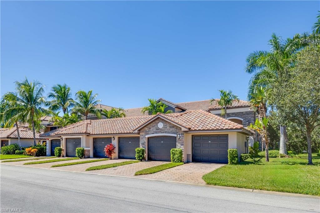 9832 Venezia Cir 1025, Naples, FL 34113-22