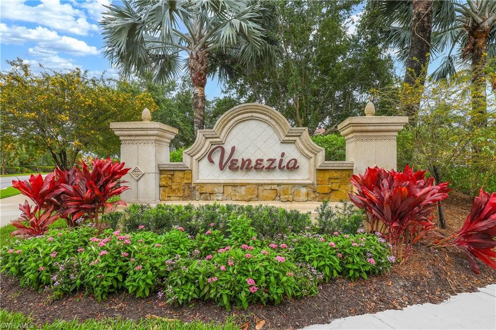 9832 Venezia Cir 1025, Naples, FL 34113-28