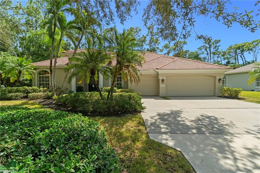 8110 Lowbank Dr, Naples, FL 34109-2