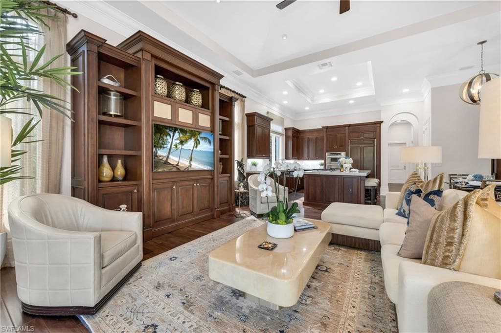 2079 Torino Way, Naples, FL 34105-9