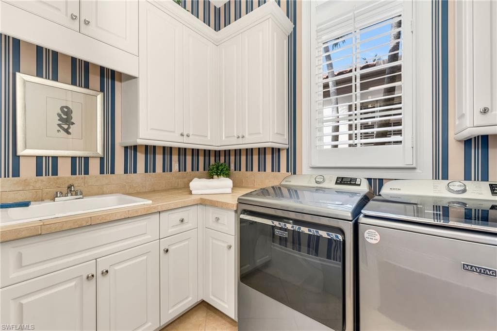 2079 Torino Way, Naples, FL 34105-21