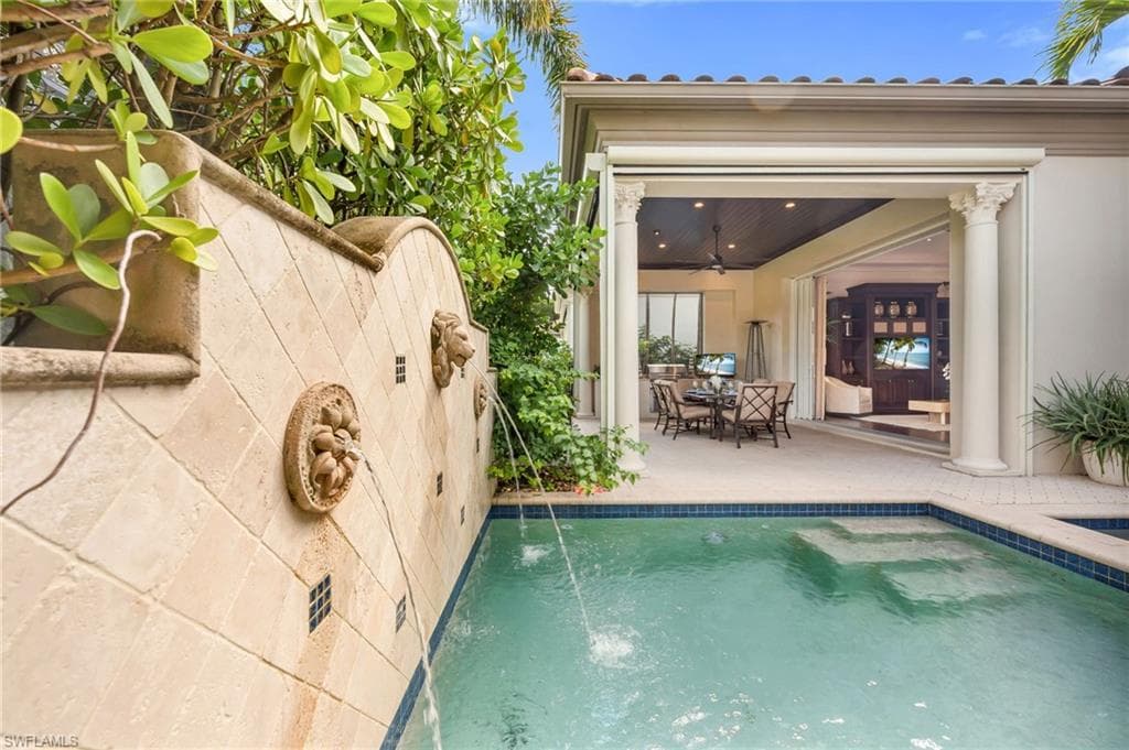 2079 Torino Way, Naples, FL 34105-23