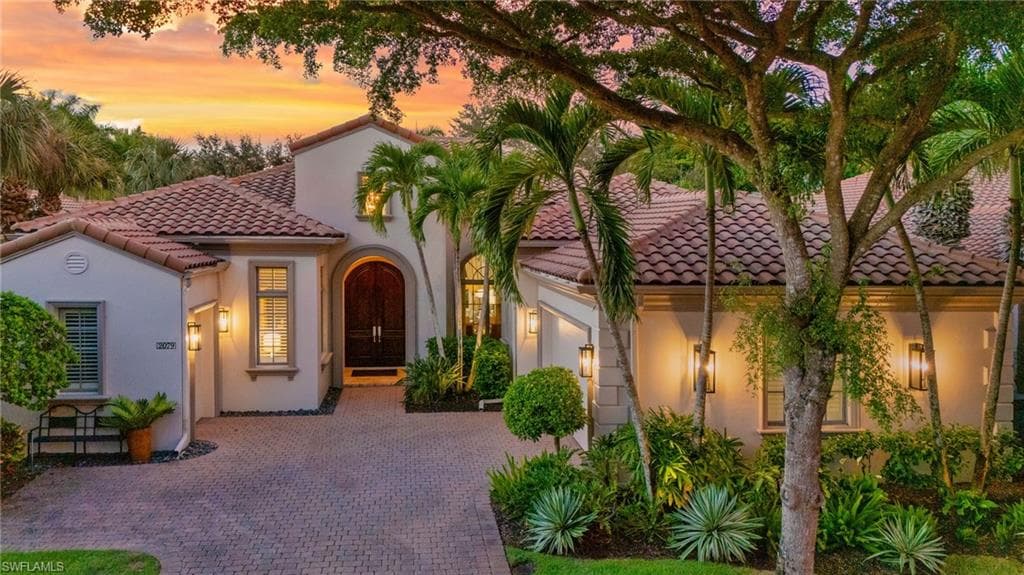 2079 Torino Way, Naples, FL 34105-1