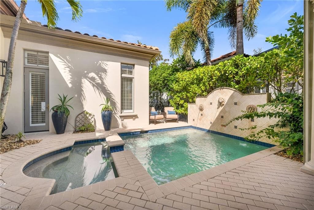 2079 Torino Way, Naples, FL 34105-28