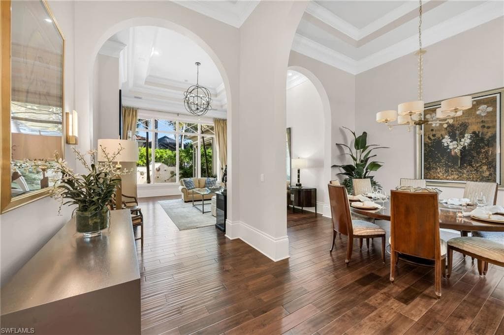 2079 Torino Way, Naples, FL 34105-2