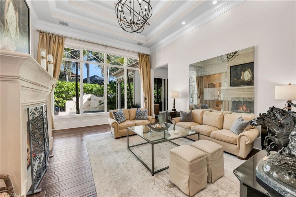 2079 Torino Way, Naples, FL 34105-3